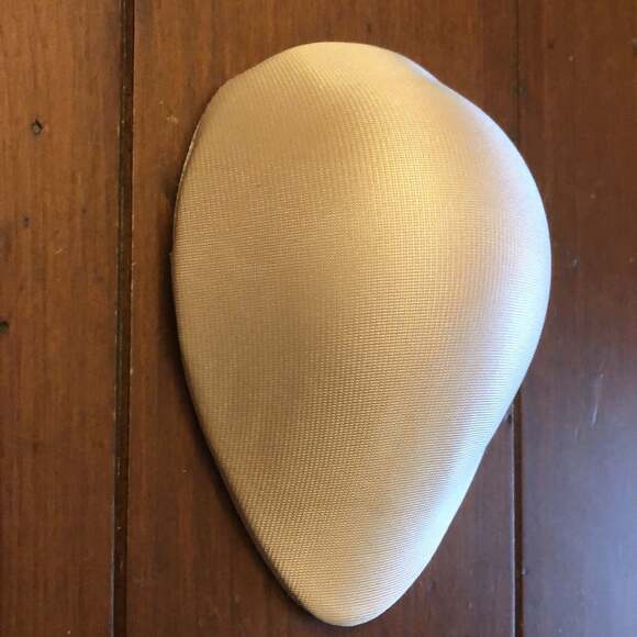 NEARLY ME CASUAL 430 NON-WEIGHTED FOAM OVAL BREAST PROSTHESIS - Picture 7 of 10